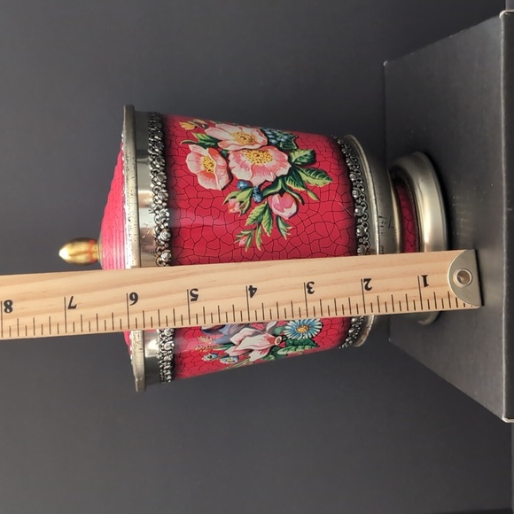 VGT,Floral Hollywood Regency Urn Shaped Red Decorative Tin with Lid. - Picture 10 of 11